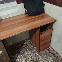 میز|میز تحریر و کامپیوتر|رباط‌کریم, رباط‌کریم|دیوار