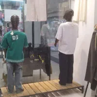 ۲عدد مانکن ۷و۱۲ سال ، و وسایل دکور مغازه