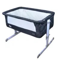 تخت کنار مادر