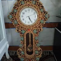 ساعت دیواری طلایی