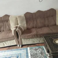 مبل دو و سه نفره با یک میز بزرگ و چهارتا کوچک