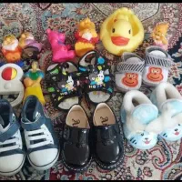 فروش یکجای کفش کودک و چند تا عروسک کوچک در سهند