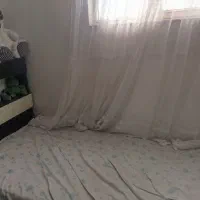 تخت یک نفره همراه باتشک پاتختی