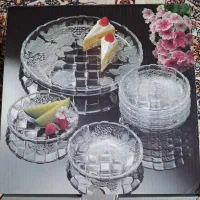 شیرینی خوری با پیش دستی