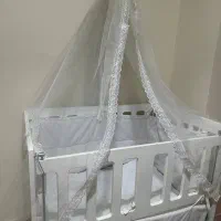 تخت کنار مادر