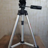 سه پایه دوربین