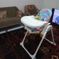 صندلی غذا درحد نو فقط یکبار استفاده شده در حد نو