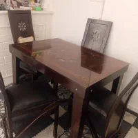 میز نهارخوری  چهارنفره به فروش می‌رسد