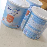 تعداد زیادی قوطی شیرخشک رایگان