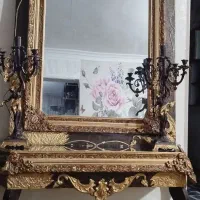آینه کنسول چوبی و شمعدان فلزی
