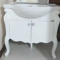 دوتا  روشویی کابینتی و دوتا آینه باکس