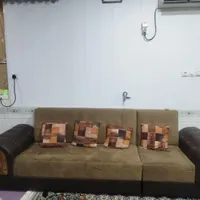 مبلمان L همراه با میزو عسلی و تعدادی پشتی