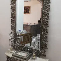 اینه ومیز برنجی و دوعدد شمعدان