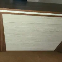 میز اداری صندلی چرخدار و ۵ صندلی انتظار