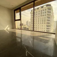 همکف حیاط دار / بر خیابان / مناسب دفتر اداری