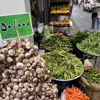 فروشنده میوه فروشی