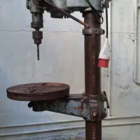 دریل دلر ستونی ایستاده