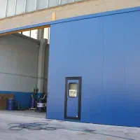 نگهبان و سرایدار کارخانه هستم