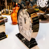 ساعت زیبا ولوکس در گالری خونه ی ایرونی|ساعت دیواری و تزئینی|رشت, پیرسرا|دیوار