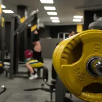 نیروی آقا برای نظافت باشگاه  اریکه گیلانیان