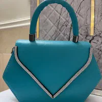 تعدادی کیف و کفش نو