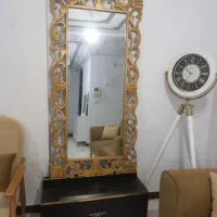 آینه قدی و صندلی اصلاح