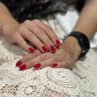 خدمات کاشت ناخن
