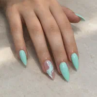 ناخنکار آماده ارائه خدمات ،همکاری با سالن زیبایی