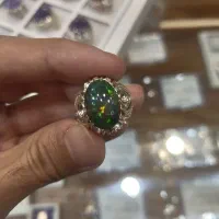 سنگ با بازی‌رنگ شگفت‌انگیز/اوپال اتیوپی/رکابی نفیس