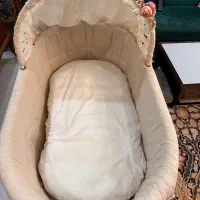 تخت کودک کنار مادر