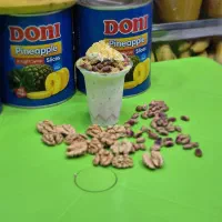 کارگر اب میوه بستنی