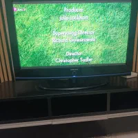 تلوزیون ۴۳اینچ ومیز تلوزیون