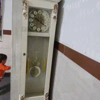 ساعت ایستاده و میز تلویزیون