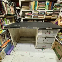 میز کار آهنی مقاوم ابعاد ۱۳۰×۷۰با سه کشو کاربردی