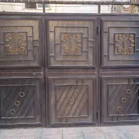 درب حیاط و درب واحد بسیار محکم و سنگین