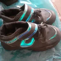 کتانی بچه گانه در حد نو قیمت ۴۵۰تومان