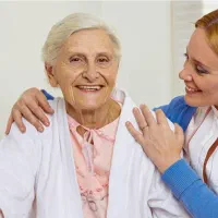 استخدام مراقب سالمند