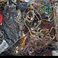 خریداروفروش ضایعات آهن خرده ریز انباری کتاب شیشه