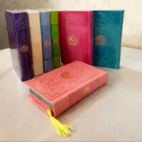 قرآن پالتویی صفحه رنگی ورحل وتاج ونشانگرتکلیف|کتاب و مجله مذهبی|تهران, نیروی هوایی (پیروزی)|دیوار