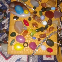 سنهای قیمتی ونیمه قیمتی|کلکسیون اشیاء عتیقه|الیگودرز, |دیوار