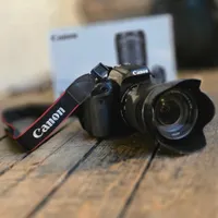 دوربین Canon 800D با لنز EF-S 18-135 IS STM