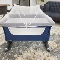 گهواره و تخت کنار مادر