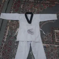 یک دست لباس تکواندو بچه گانه نو وچنددست لباس