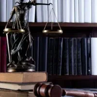 وکیل پایه یک دادگستری