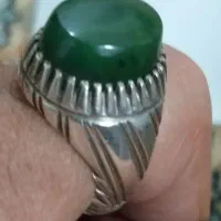 انگشتر نقره با نگین یشم