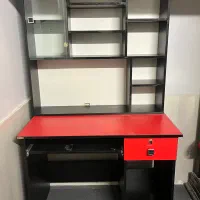 میز کامپیوتر و کتابخانه