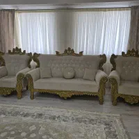 مبلغ سلطنتی با میز عسلی