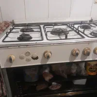 یک دستگاه اجاق گاز فردار