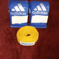 دستکش کاراته و کمربند تمیز و سالم درحد خیلی نو