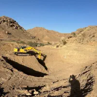 خدمات بیل مکانیکی زنجیری با پیکور